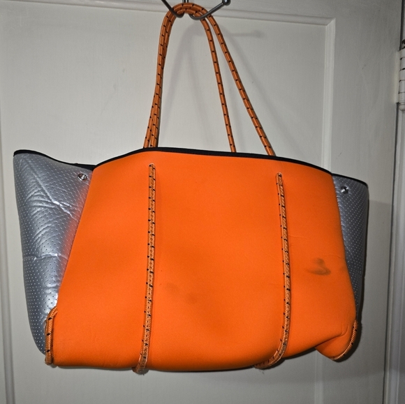 Haute Shore Greyson Tote "Wow" Stylish Pink & Orange Bag NWT (Flaws) - Picture 8 of 12